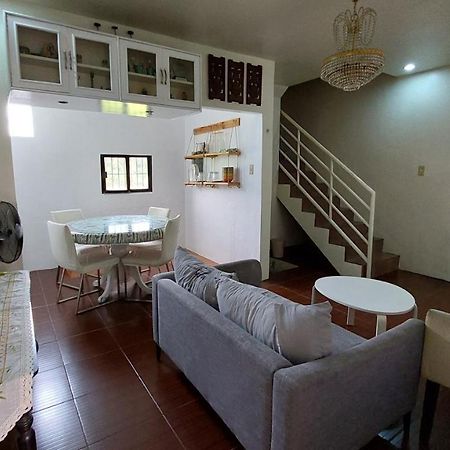 Yyy'S Townhouse Apartamento Malolos Exterior foto